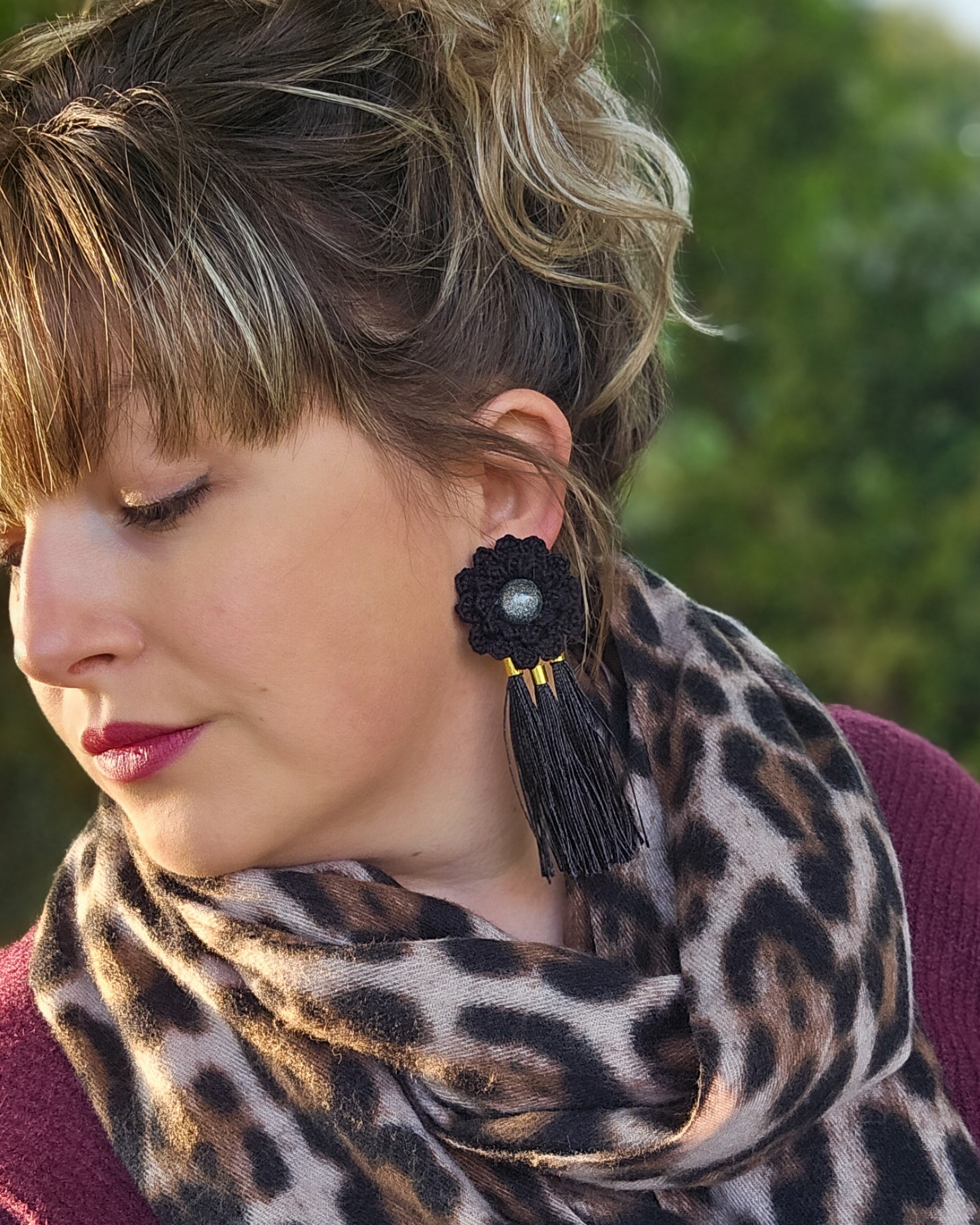 Boucle dahlia pompon noire