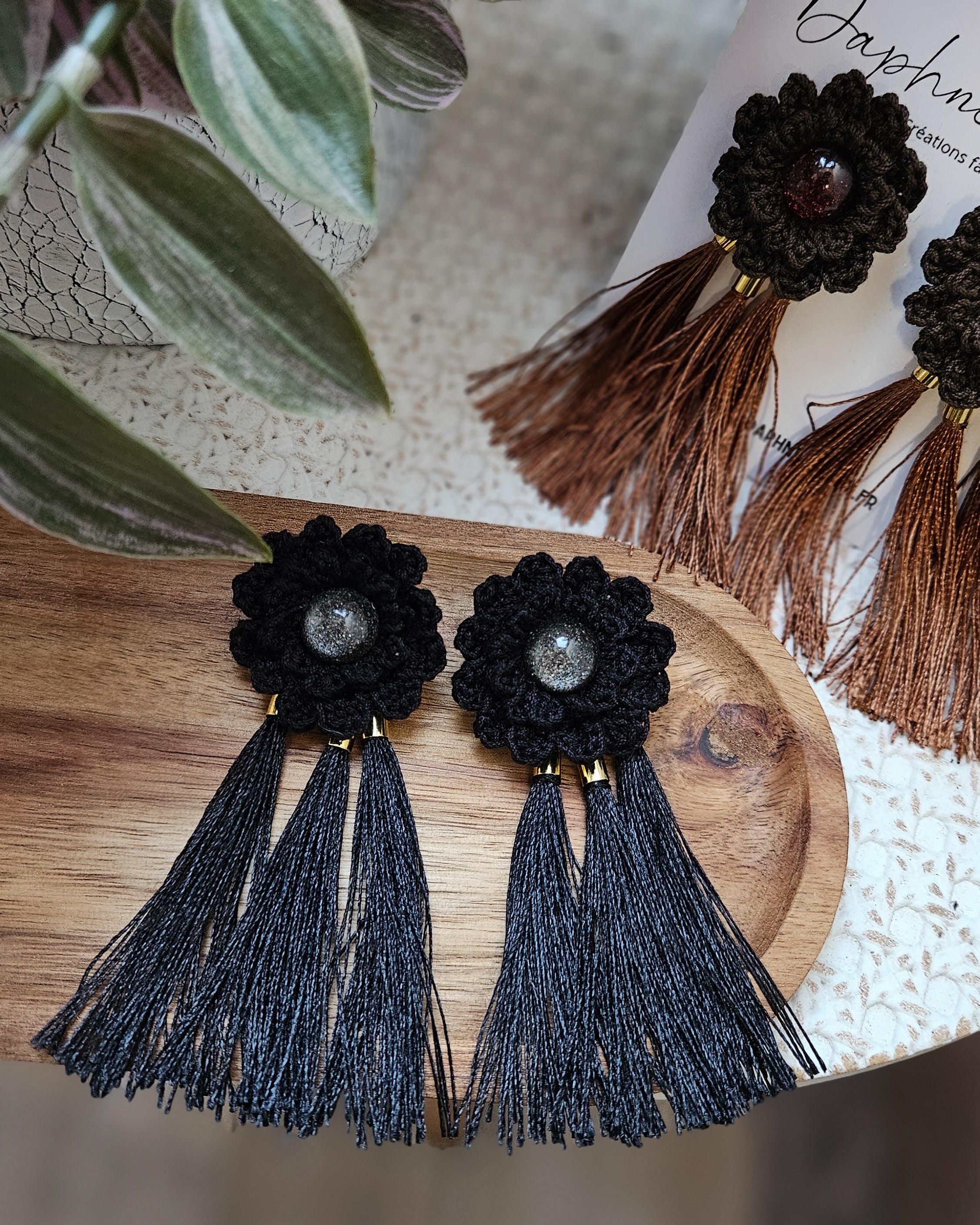 Boucle dahlia pompon marron