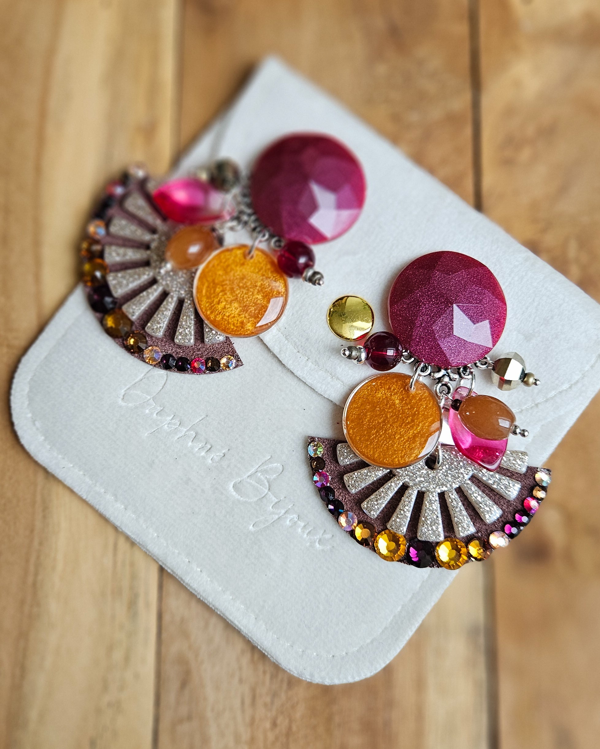 Boucle d'oreille éventail pailleté