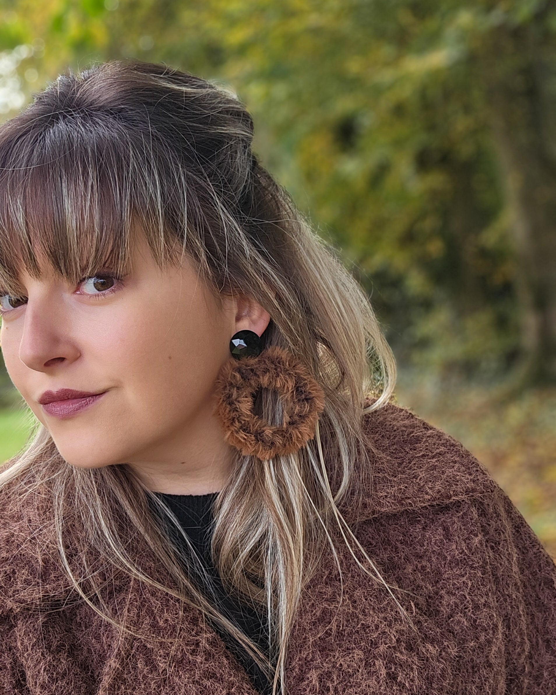 Créole féline marron & noir 5cm