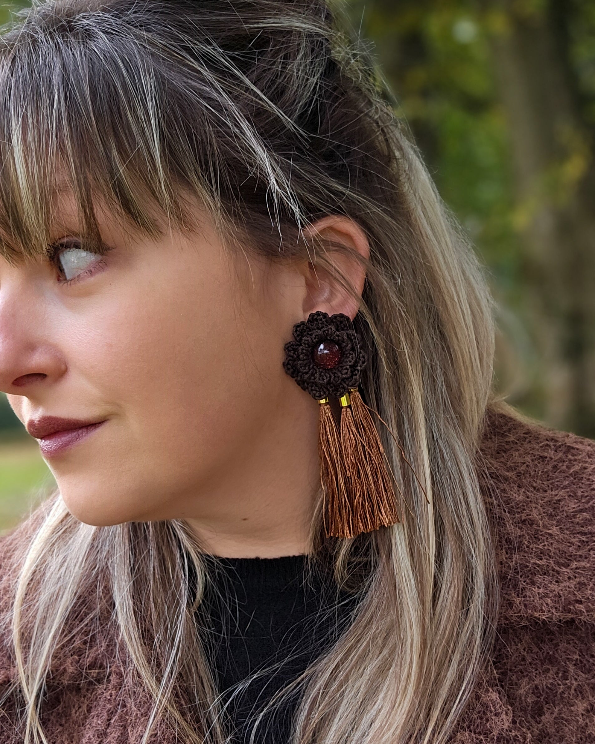 Boucle dahlia pompon marron