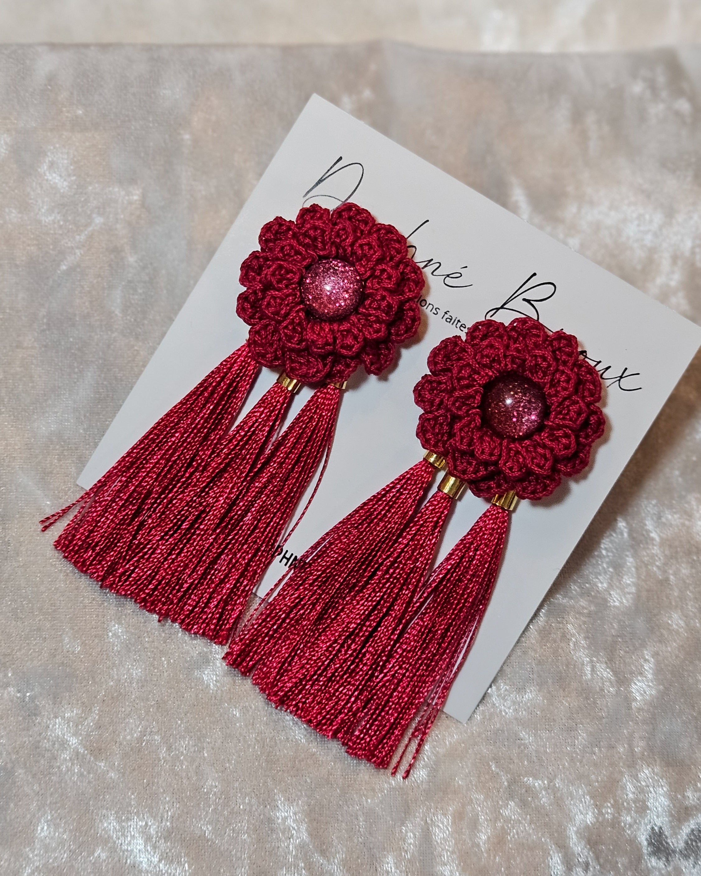 Boucle dahlia pompon bordeau