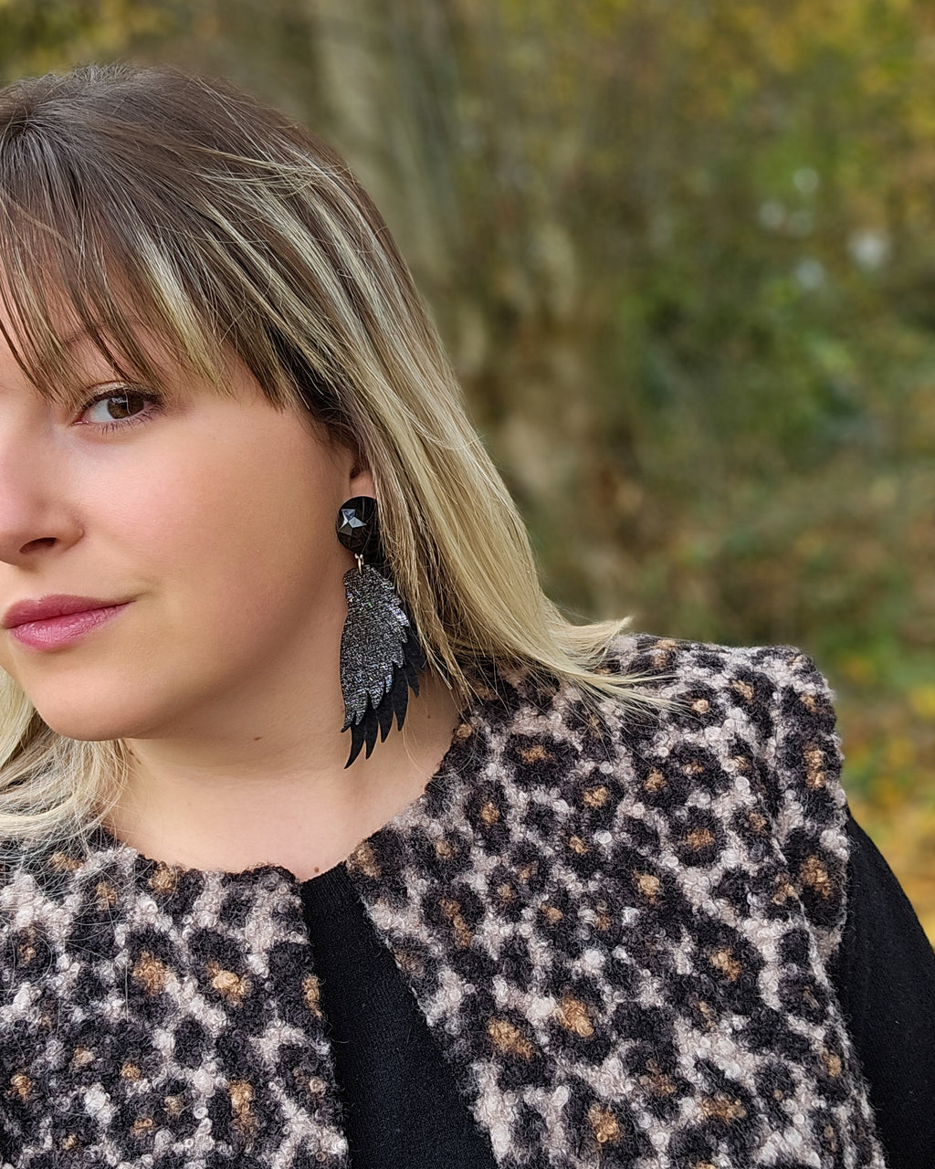 Boucle plumes noire gris argenté