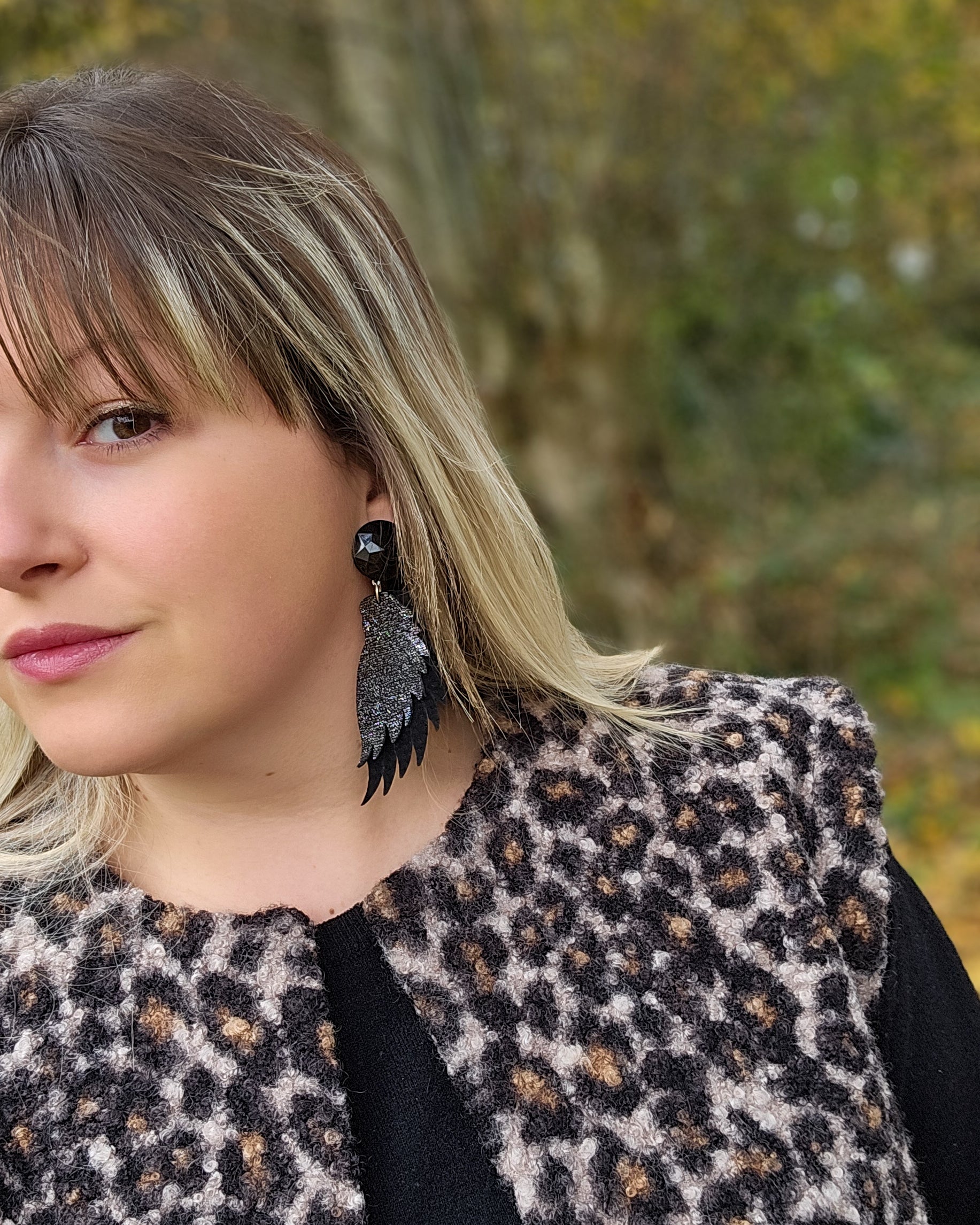 Boucle plumes noire gris argenté