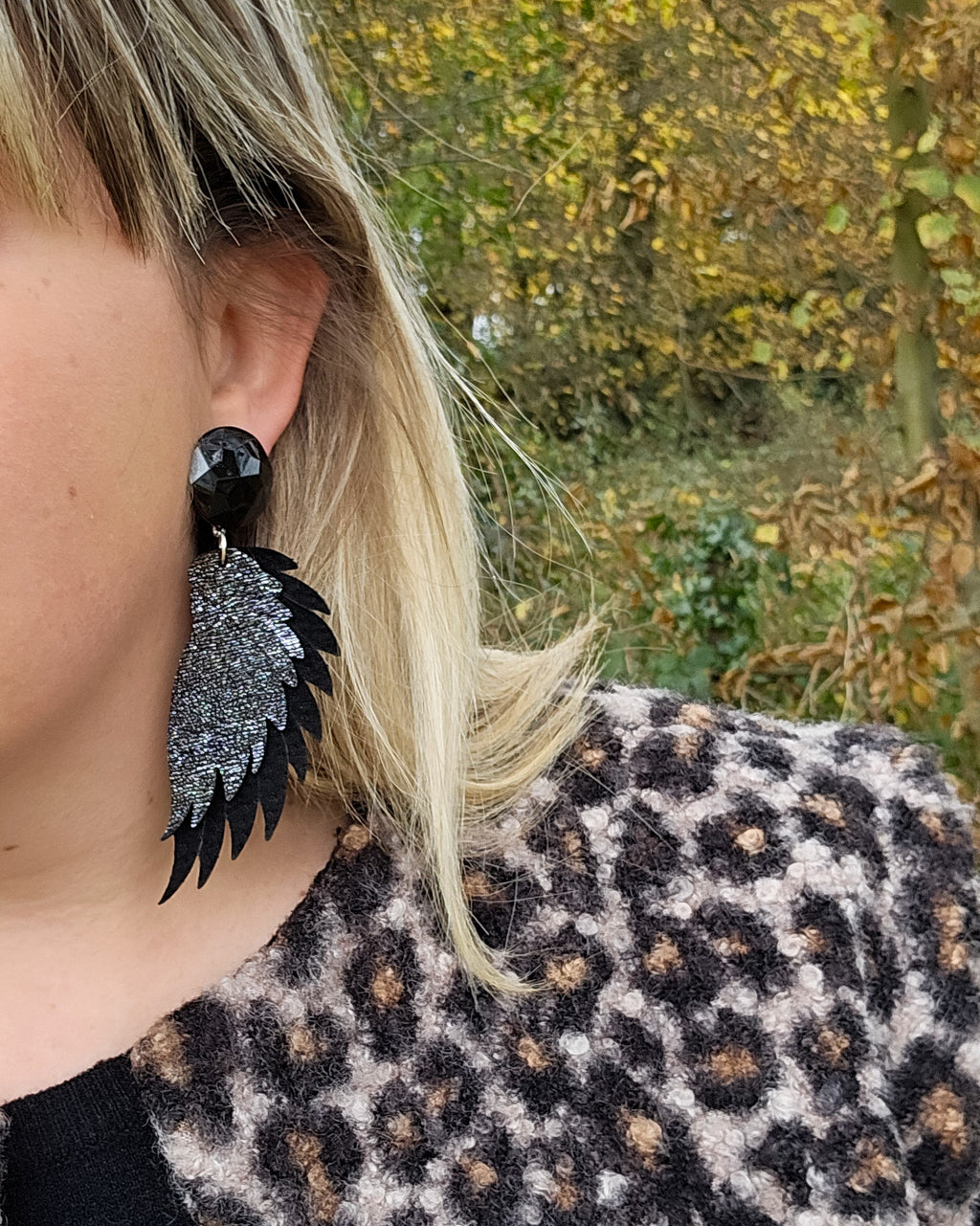 Boucle plumes noire gris argenté