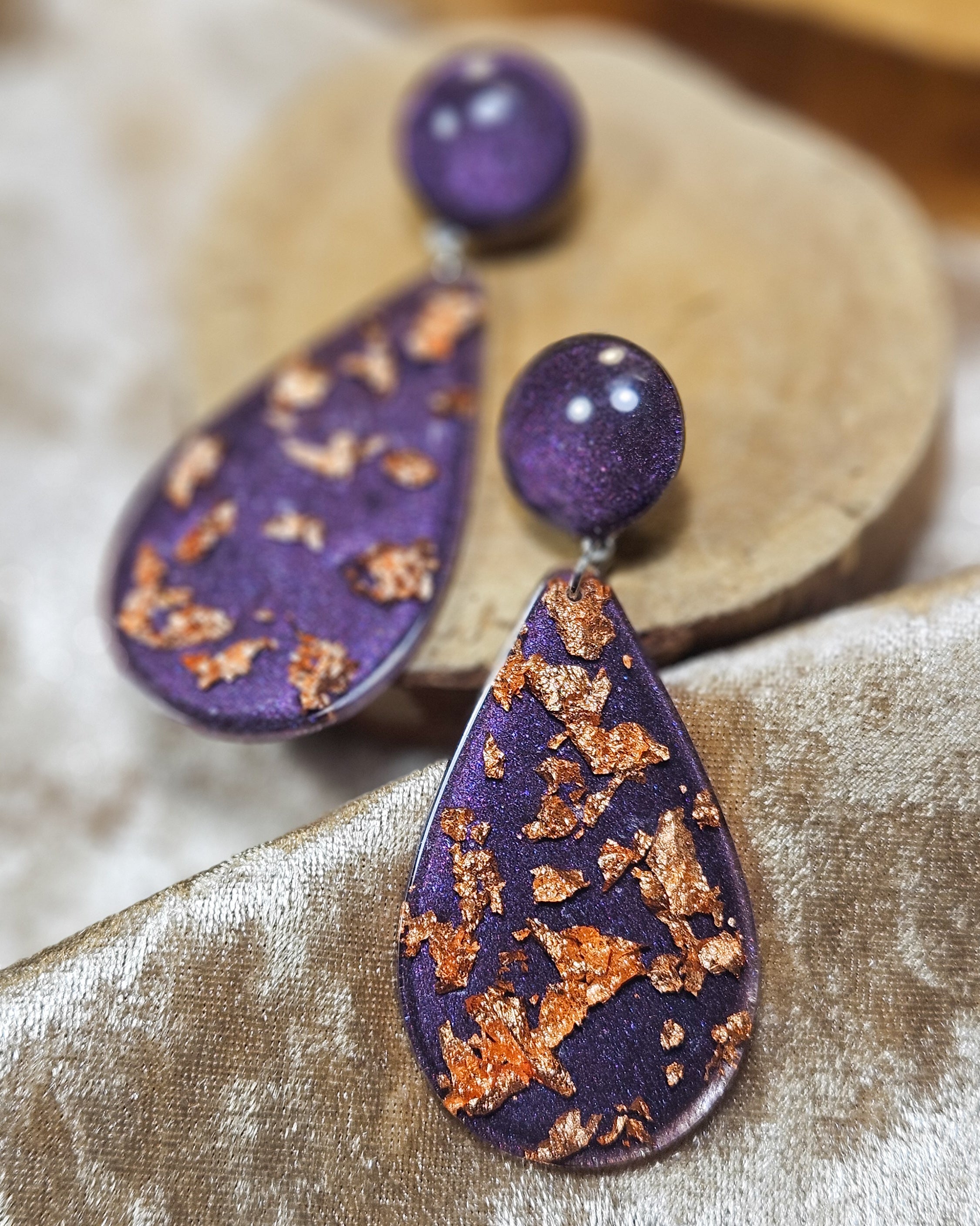 Boucle goutte prune & éclat d'or