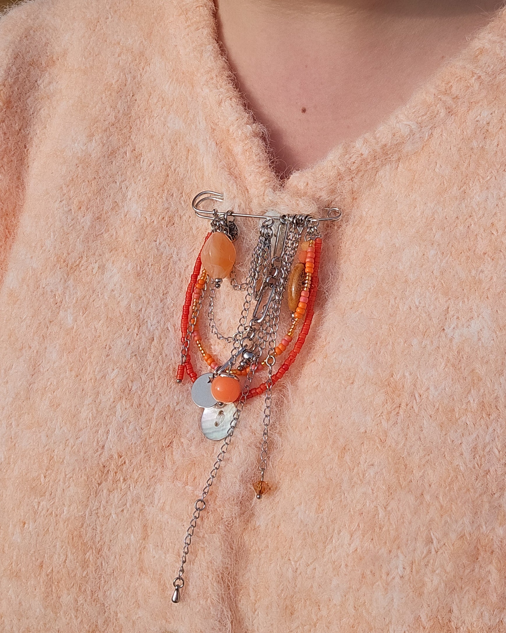 Broche chaînette orange