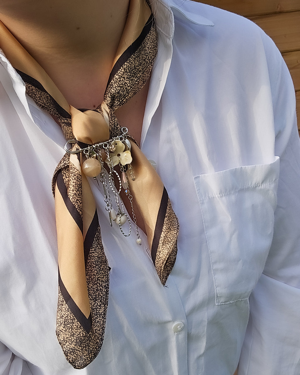 Broche chaînette beige