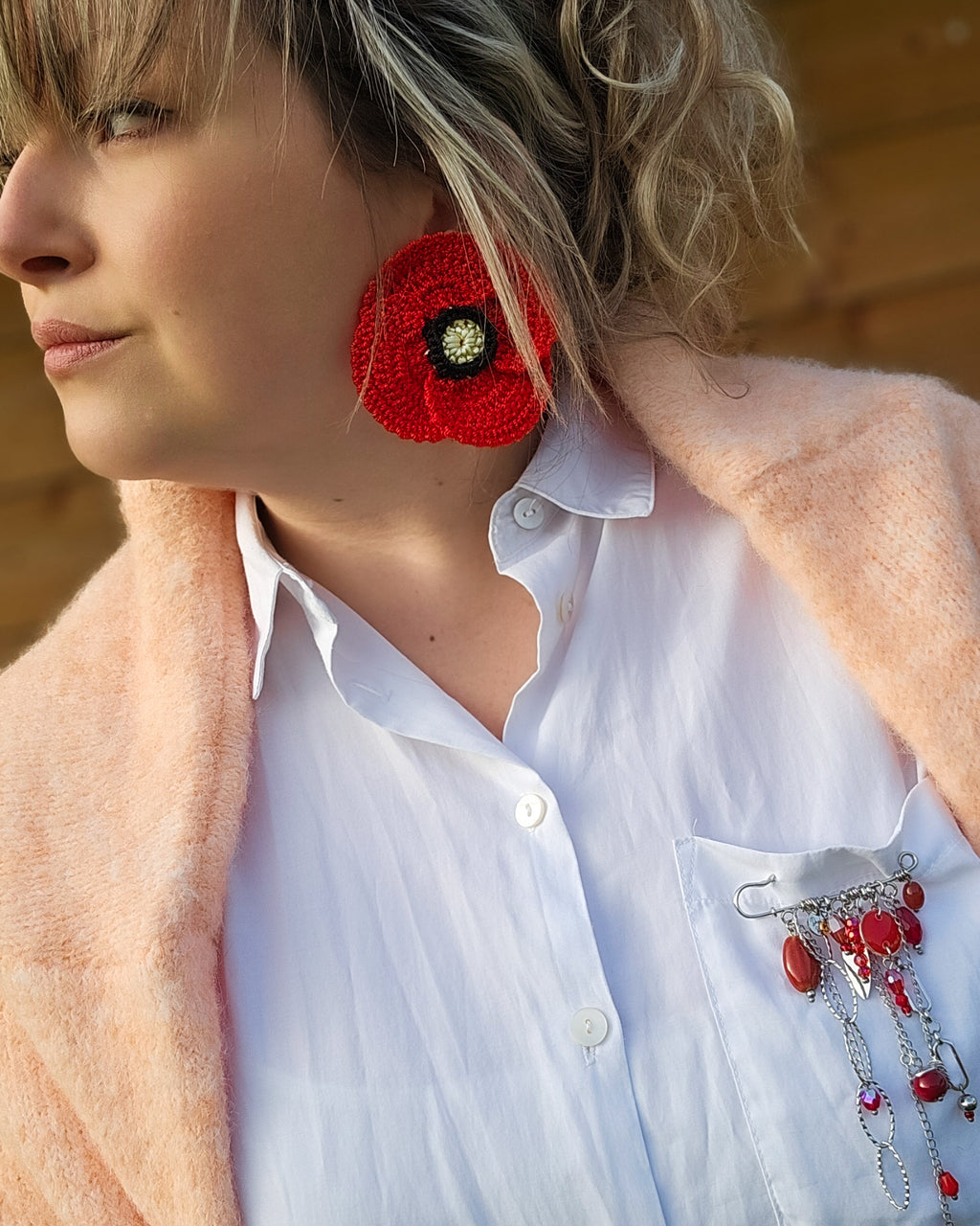 Broche chaînette rouge