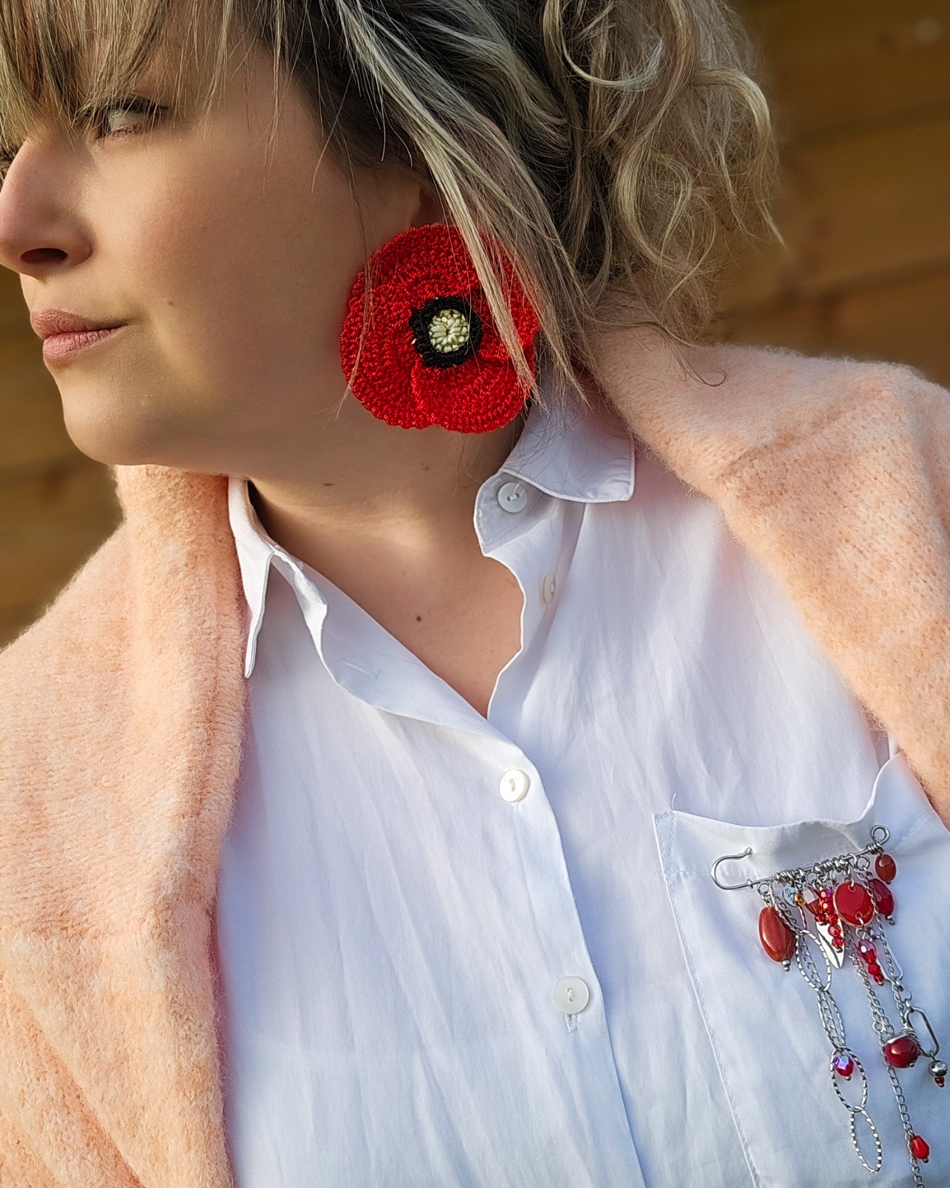 Broche chaînette rouge