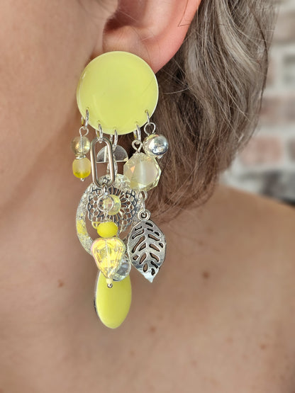Boucle pampille jaune pastel