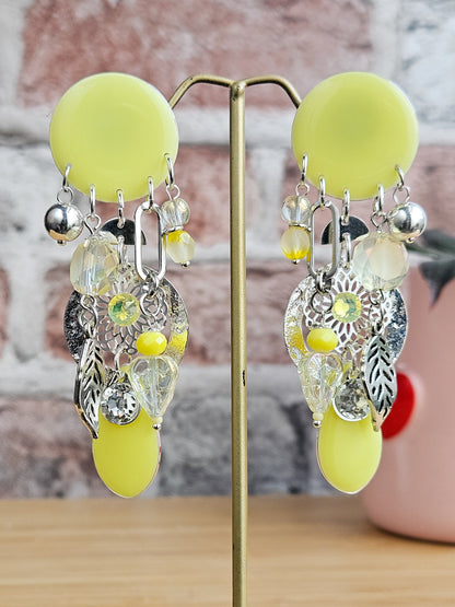 Boucle pampille jaune pastel