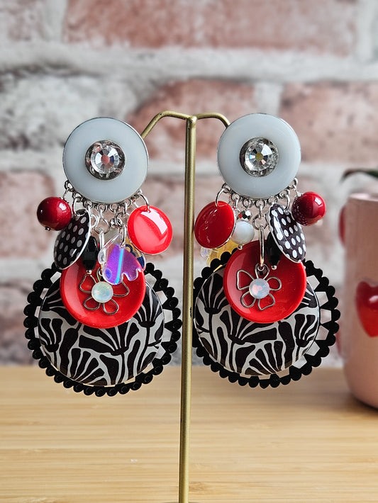 Boucle fleurs noire, blanc & cerise