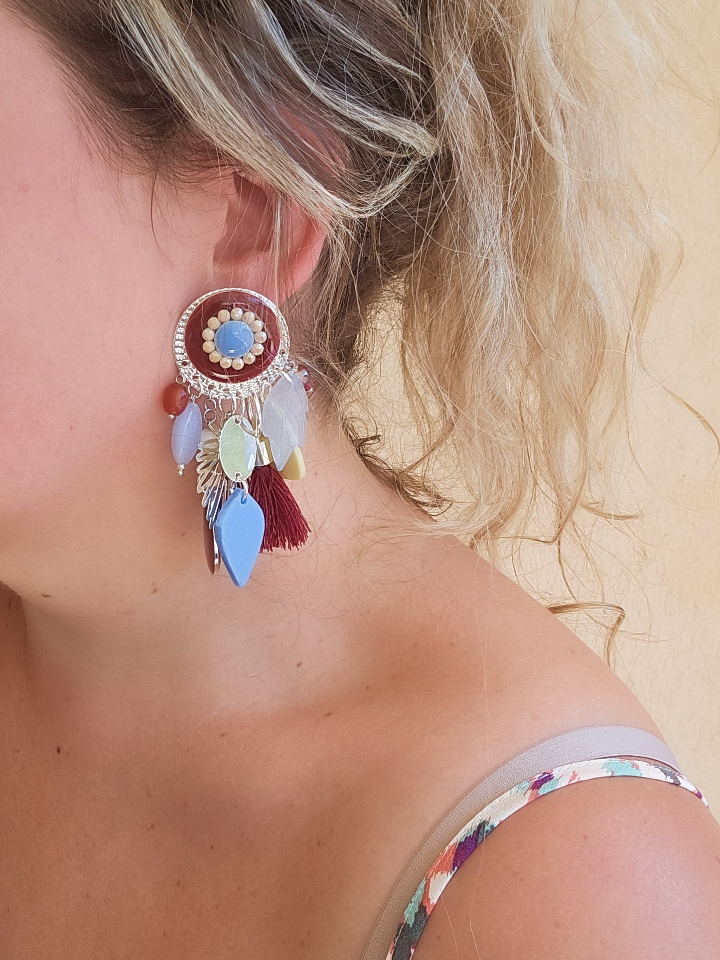 Boucle bordeaux, bleu et beige